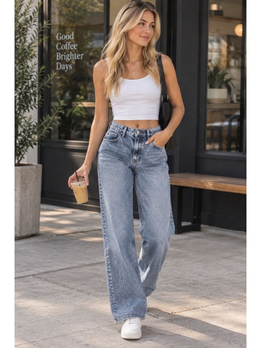 Hollister size 00 24 Short Low-rise Baggy Jeans Bleached wash